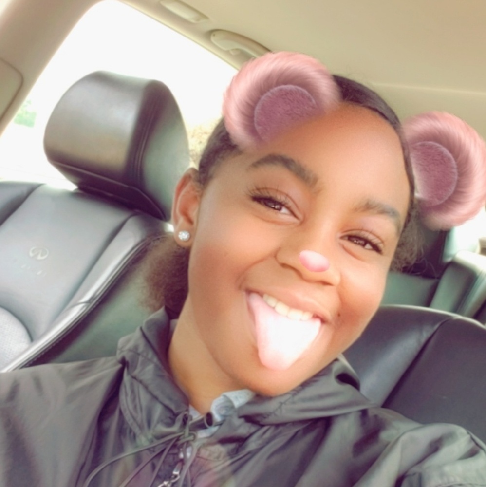 Meet your Posher, Kayla